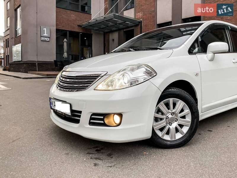 Хетчбек Nissan TIIDA 2010 в Одесі