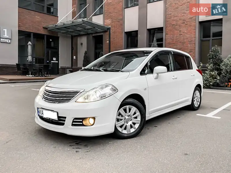 Nissan TIIDA 2010