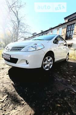 Хэтчбек Nissan TIIDA 2011 в Конотопе