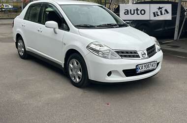 Хэтчбек Nissan TIIDA 2012 в Киеве