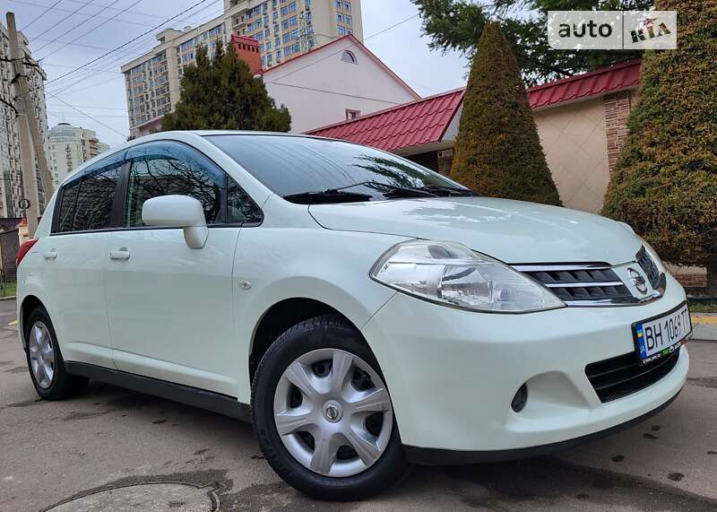 Хетчбек Nissan TIIDA 2012 в Одесі