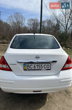 Седан Nissan TIIDA 2011 в Львове