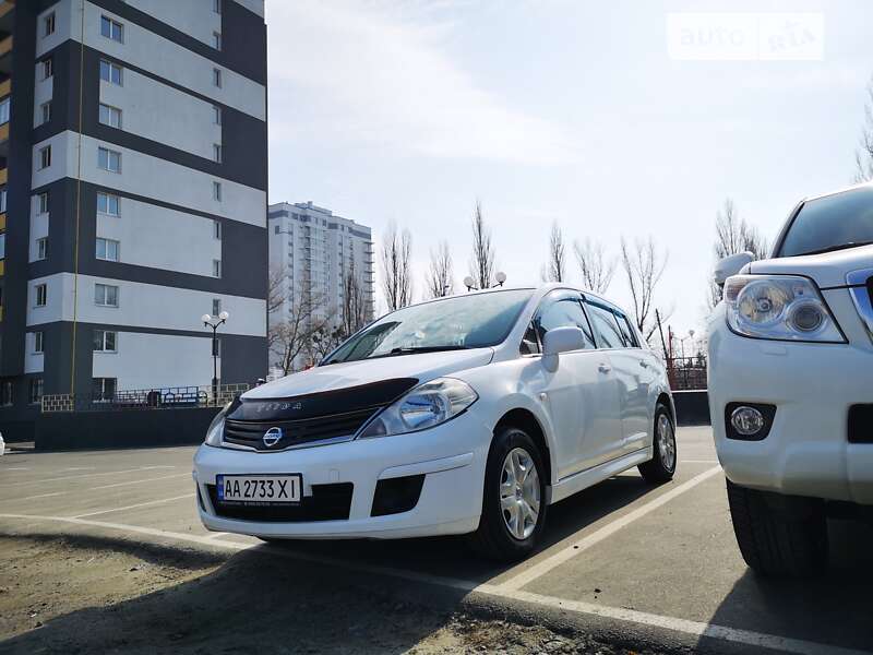 Хэтчбек Nissan TIIDA 2013 в Вышгороде