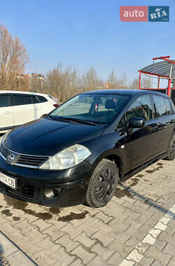 Nissan TIIDA 2011