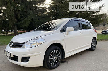 Хэтчбек Nissan TIIDA 2011 в Соленом