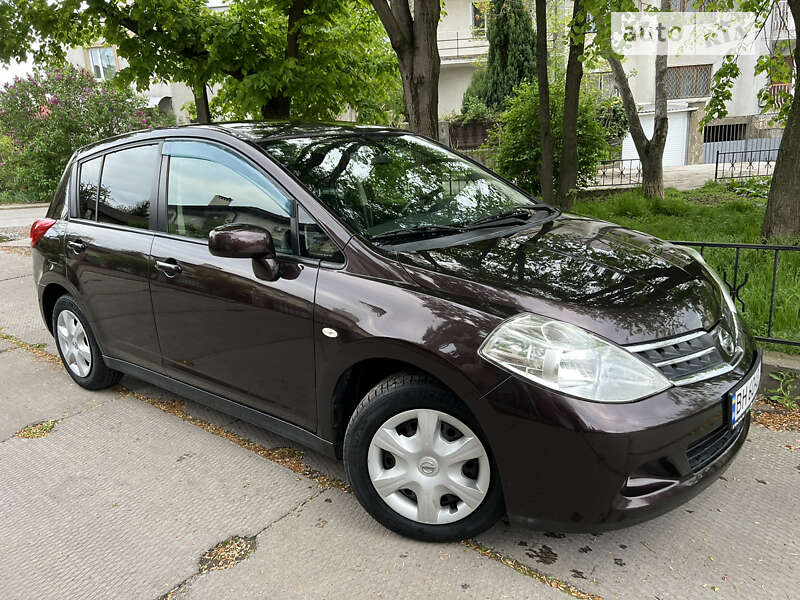 Хэтчбек Nissan TIIDA 2011 в Одессе