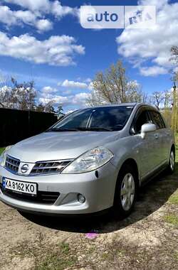 Nissan TIIDA 2012