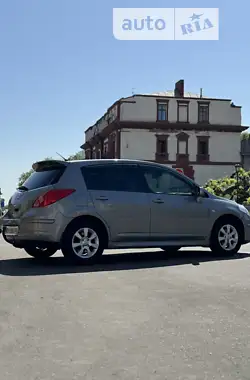 Nissan TIIDA 2012