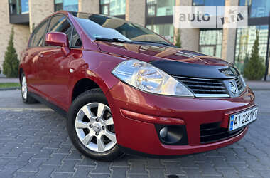 Хэтчбек Nissan TIIDA 2010 в Хмельницком