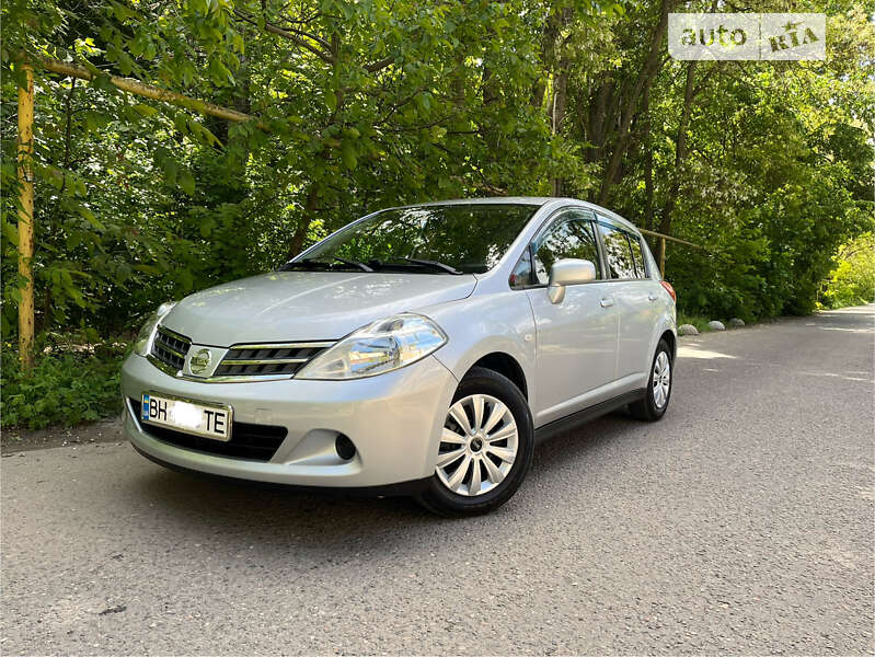 Хетчбек Nissan TIIDA 2012 в Одесі