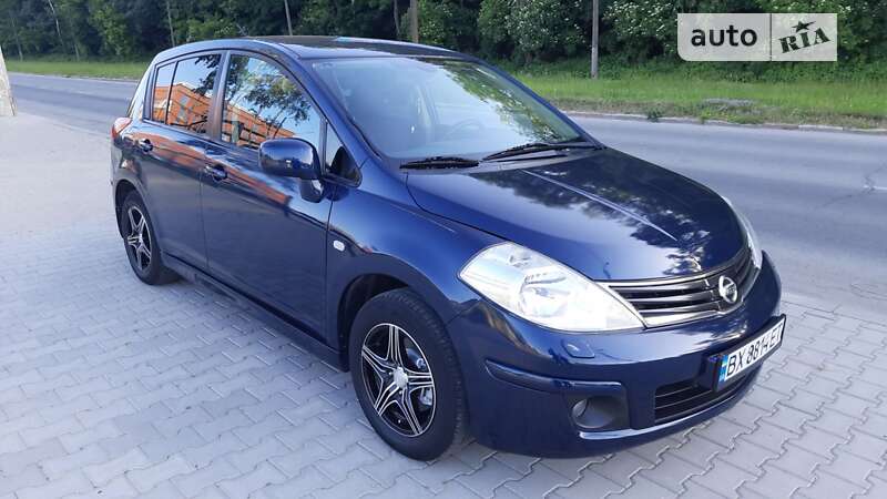 Хэтчбек Nissan TIIDA 2011 в Черновцах