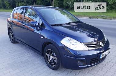 Хэтчбек Nissan TIIDA 2011 в Черновцах