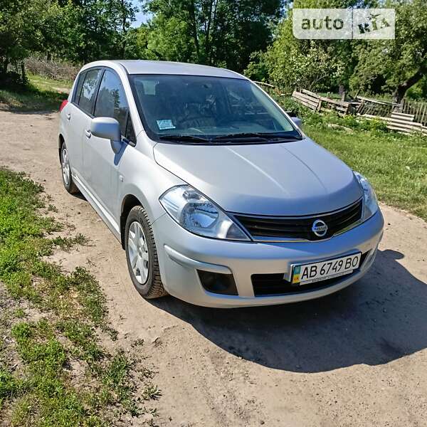 Хэтчбек Nissan TIIDA 2012 в Виннице