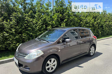 Nissan TIIDA 2009