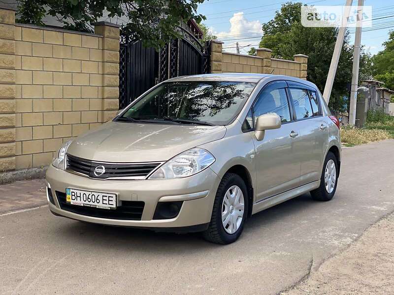 Хетчбек Nissan TIIDA 2011 в Одесі