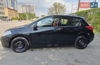 Хэтчбек Nissan TIIDA 2011 в 