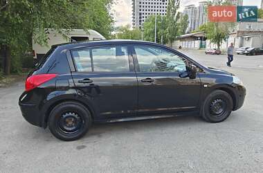 Хэтчбек Nissan TIIDA 2011 в 