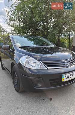 Хэтчбек Nissan TIIDA 2011 в 