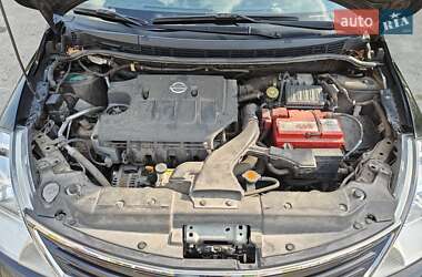 Хэтчбек Nissan TIIDA 2011 в 