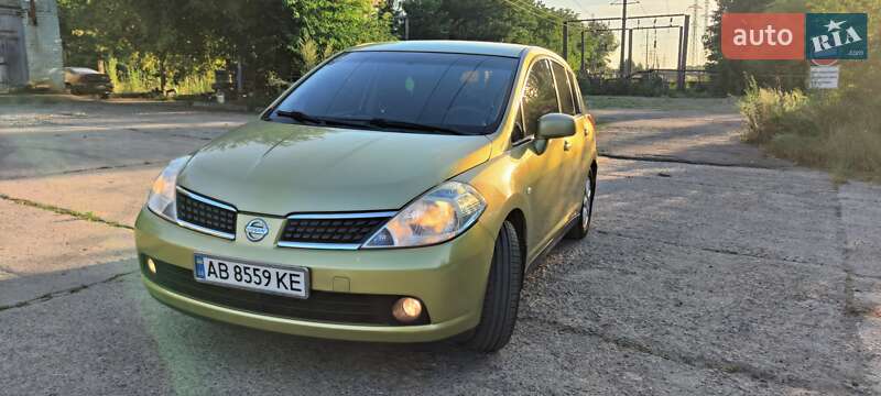 Хетчбек Nissan TIIDA 2008 в Ладижині