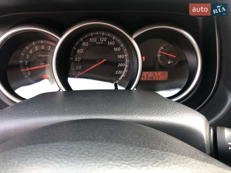 Хэтчбек Nissan TIIDA 2011 в Обухове