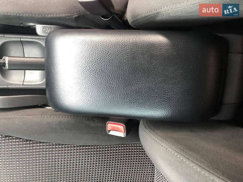 Хэтчбек Nissan TIIDA 2011 в Обухове