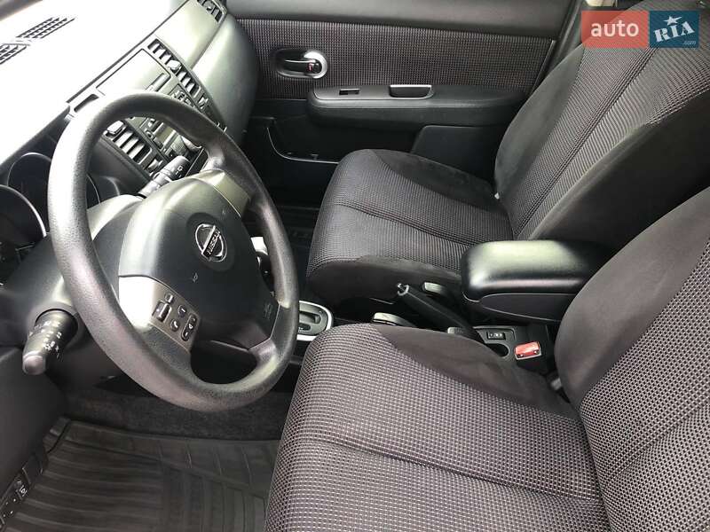 Хэтчбек Nissan TIIDA 2011 в Обухове