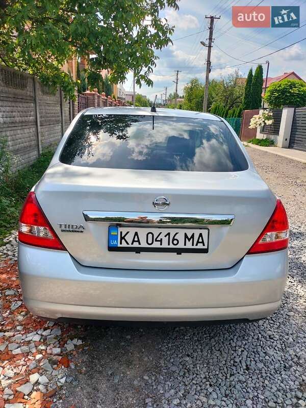 Седан Nissan TIIDA 2012 в Львове