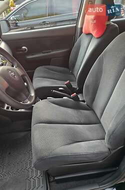 Хэтчбек Nissan TIIDA 2011 в 