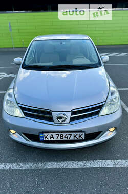 Хетчбек Nissan TIIDA 2012 в 