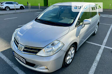 Хетчбек Nissan TIIDA 2012 в 
