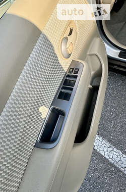 Хетчбек Nissan TIIDA 2012 в 