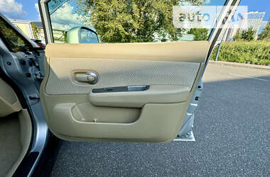 Хетчбек Nissan TIIDA 2012 в 