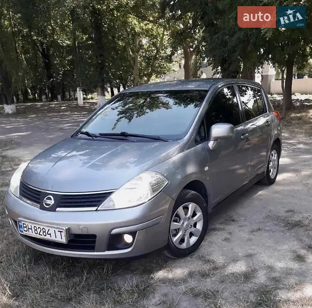 Nissan TIIDA 2009