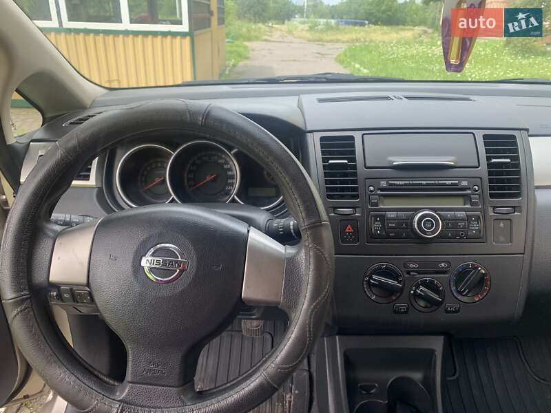 Хетчбек Nissan TIIDA 2010 в Шептицькому