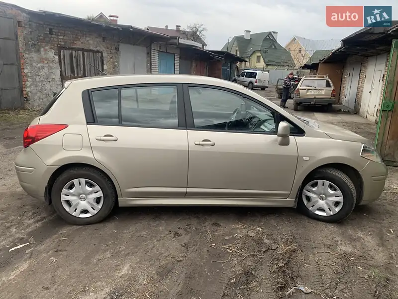 Nissan TIIDA