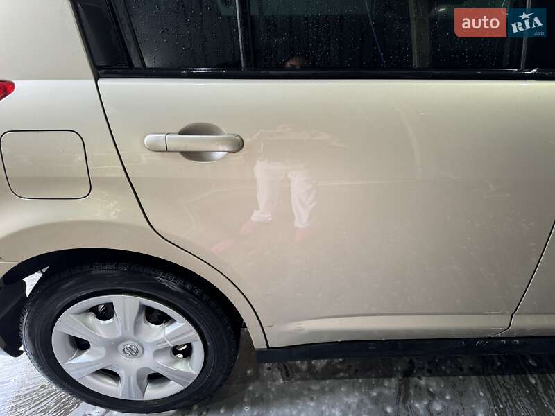 Хетчбек Nissan TIIDA 2012 в Рені