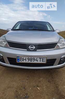 Хэтчбек Nissan TIIDA 2008 в Запорожье