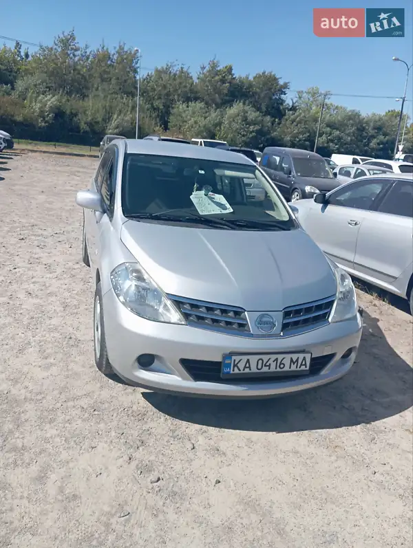 Nissan TIIDA 2012