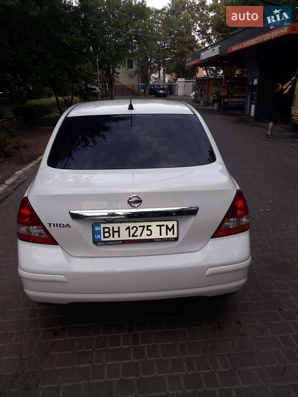 Седан Nissan TIIDA 2008 в Києві