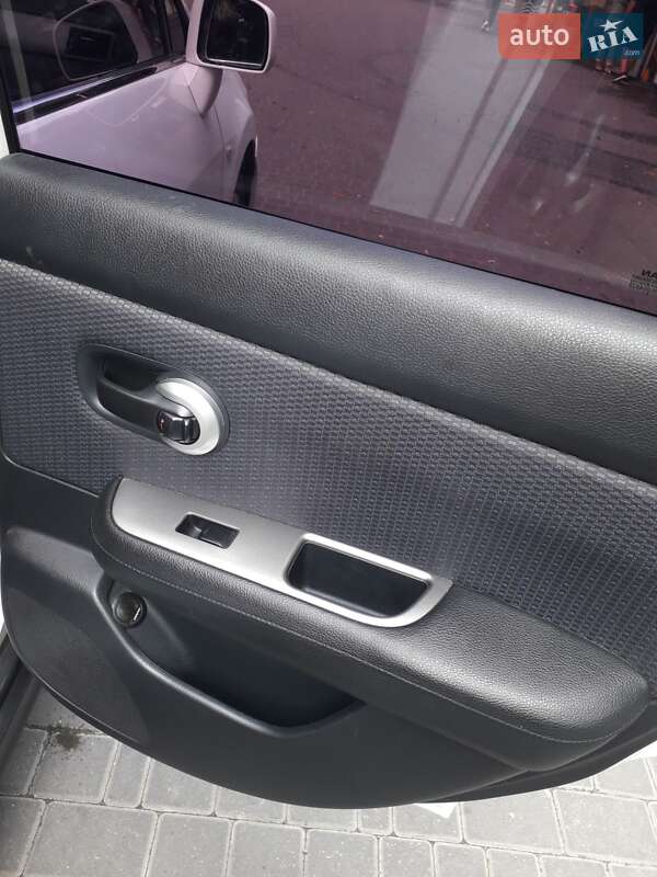 Седан Nissan TIIDA 2008 в Києві