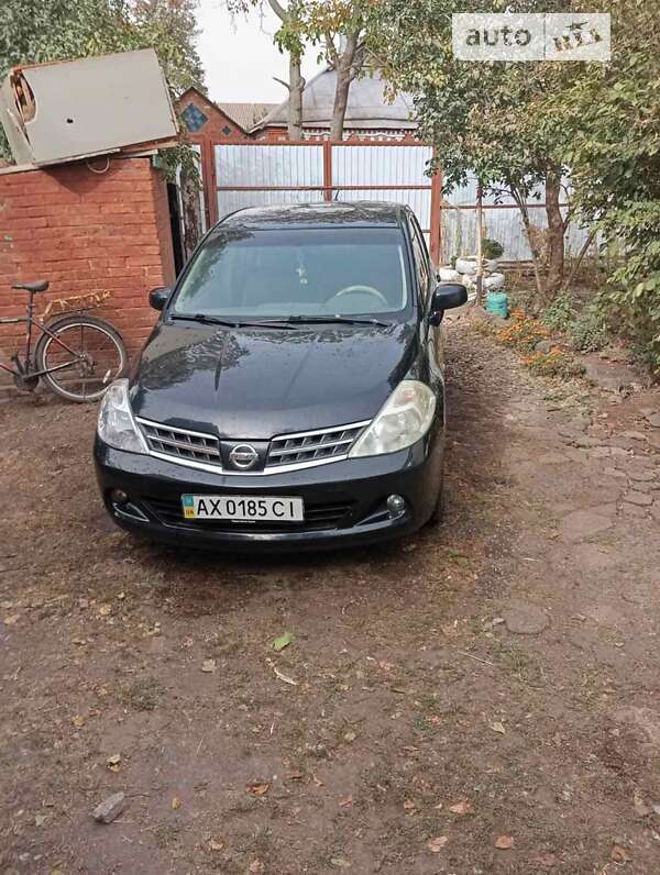 Седан Nissan TIIDA 2008 в Валках