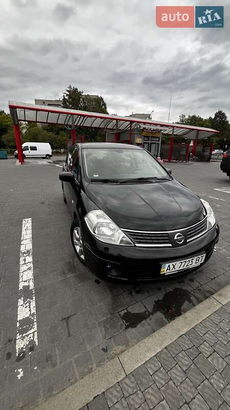 Хэтчбек Nissan TIIDA 2008 в Новояворовске