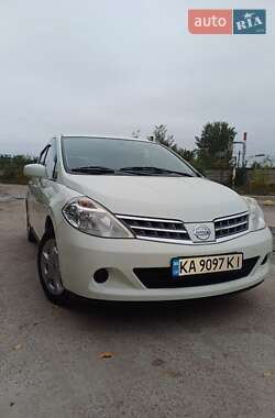 Хэтчбек Nissan TIIDA 2012 в 