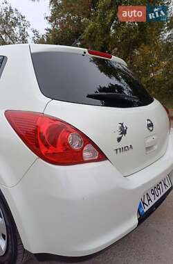 Хэтчбек Nissan TIIDA 2012 в 