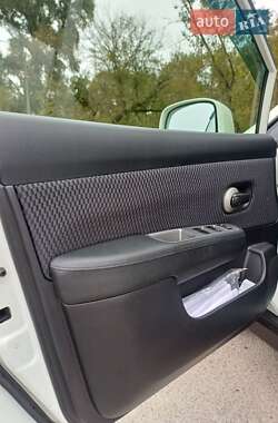 Хэтчбек Nissan TIIDA 2012 в 