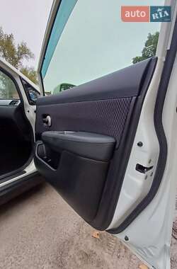 Хэтчбек Nissan TIIDA 2012 в 