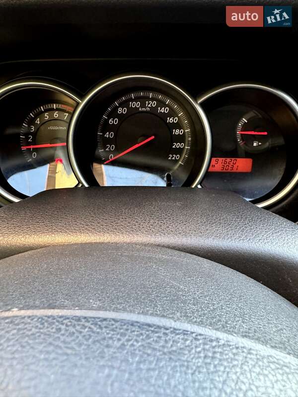 Хетчбек Nissan TIIDA 2012 в Кам'янському