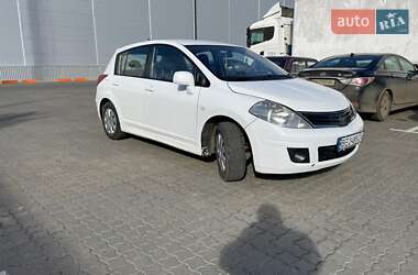 Nissan TIIDA 2011