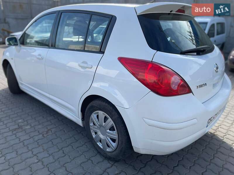 Хетчбек Nissan TIIDA 2011 в Одесі